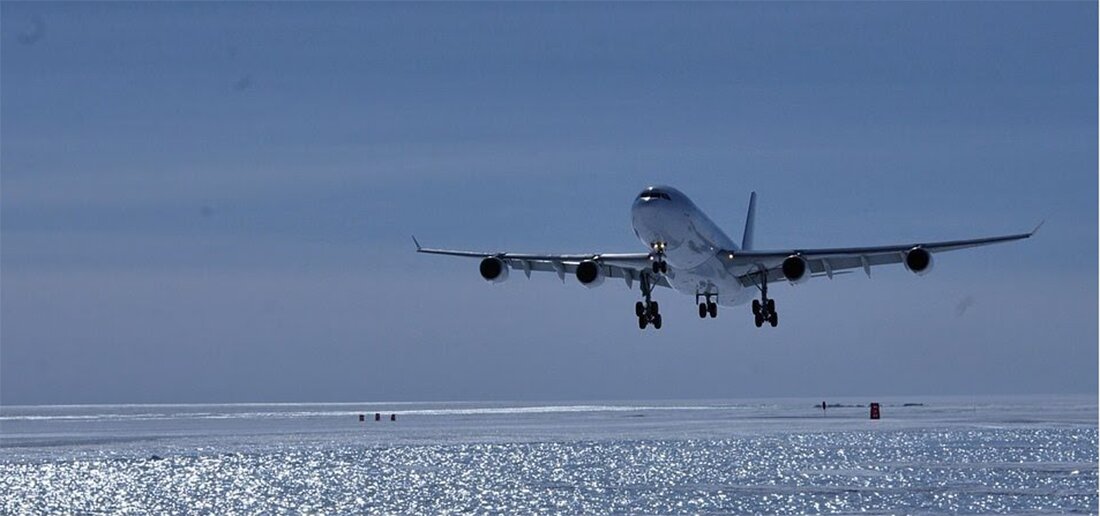 Airbus-A340-Passenger-Plane-Lands-In-Antarctica,-1.jpg